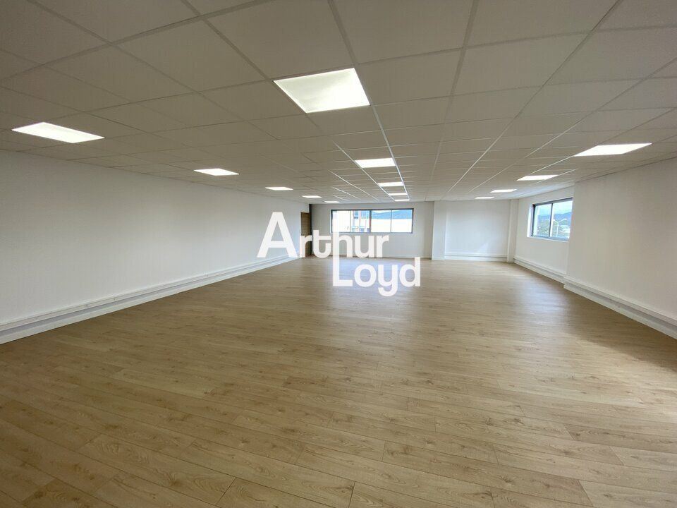 Location bureaux 155 m² divisibles à partir de 65 m²