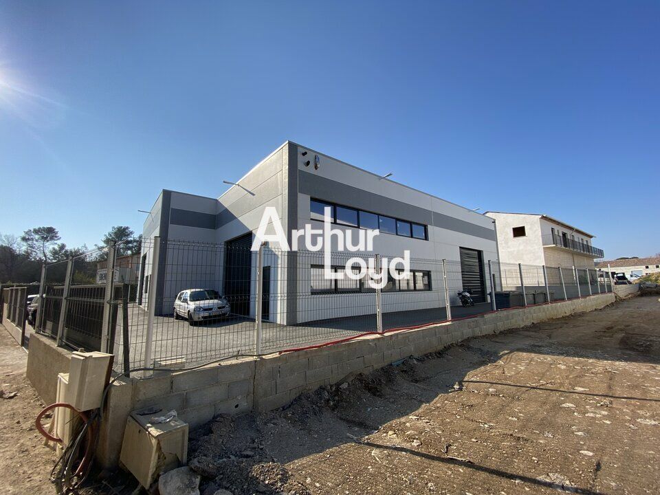 Location local d''activites 670 m² divisibles à partir de 100 m²