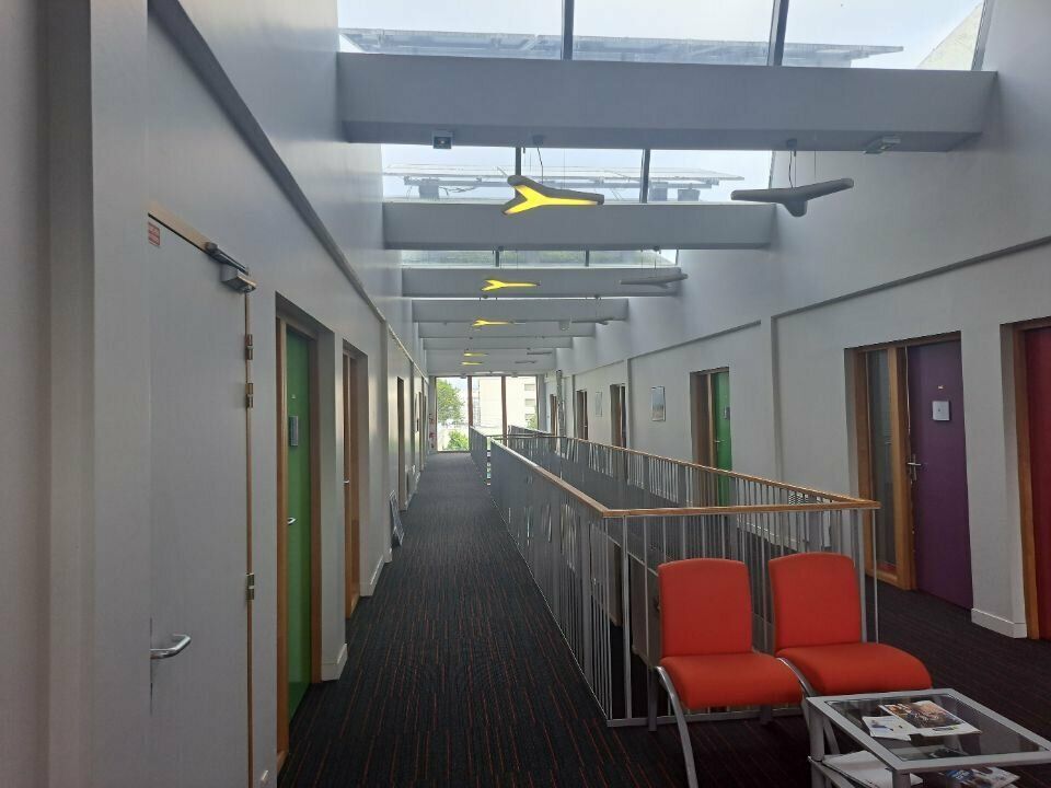 Bureaux et ateliers à louer de 53 à 80 m² - Chennevières sur Marme (94)