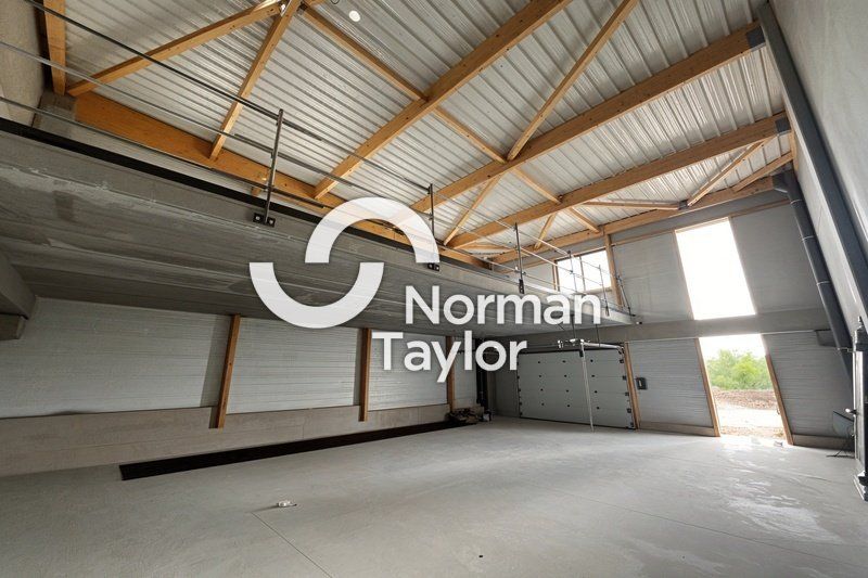 Vente local d''activites 160 m² non divisibles