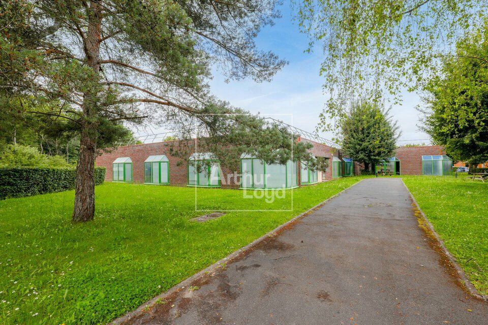 Location local d''activites 1526 m² divisibles à partir de 763 m²