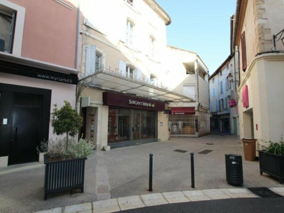 Location local commercial 128 m² non divisibles