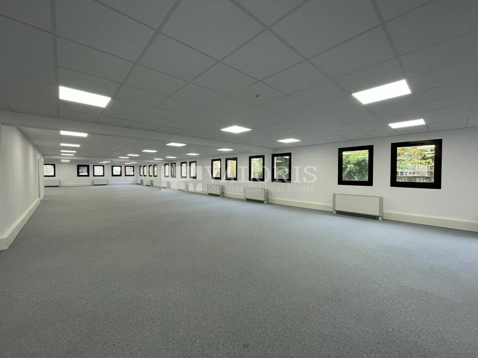 Valoris Real Estate vous propose à la vente des bureaux refaits à neuf situés à Villeurbanne, dans le secteur dynamique de Grandclément. Le bien développe une surface de 508 m², divisible à partir de 177 m².