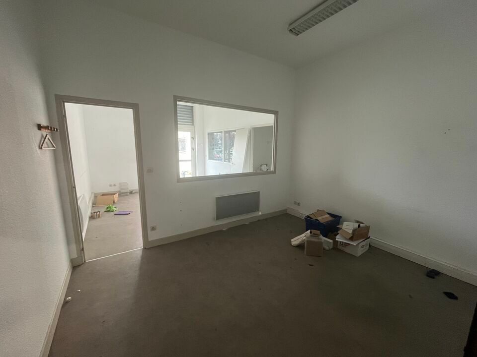 CLERMONT-FERRAND, ZONE DU BREZET, LOCAL D'ACTIVITES DE 135M² A LOUER