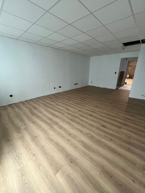 Location local commercial 105 m² à PERRIGNIER