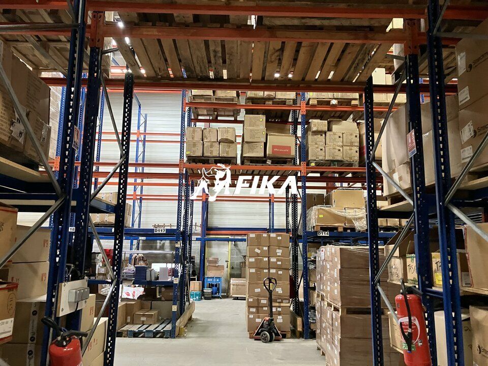 Location local d''activites 900 m² divisibles à partir de 200 m²