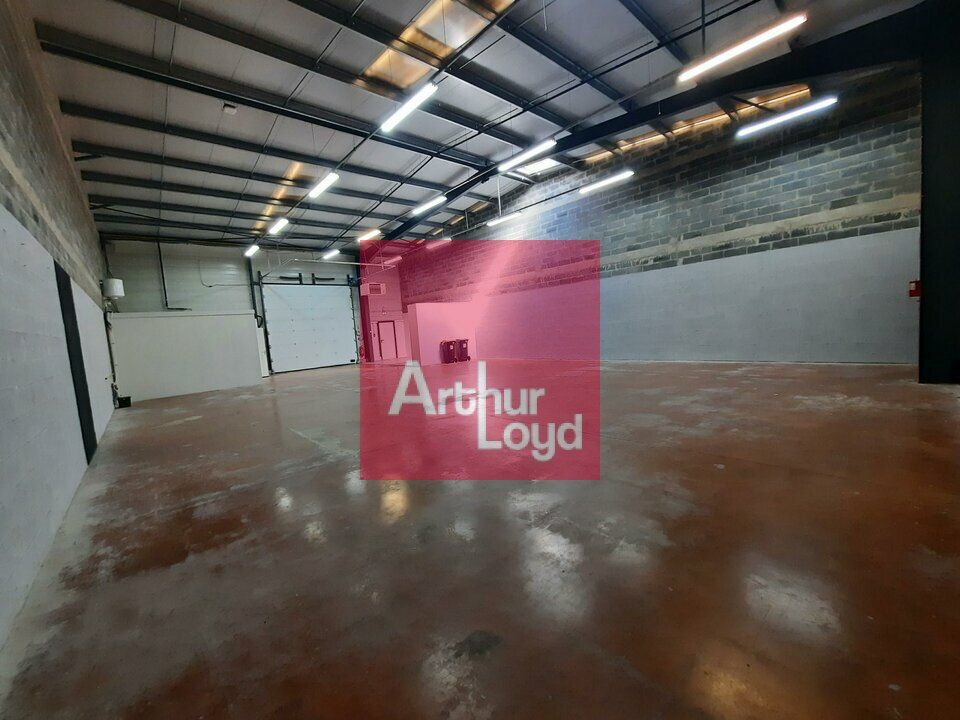 AUBIERE A LOUER DEPOT 250 M²