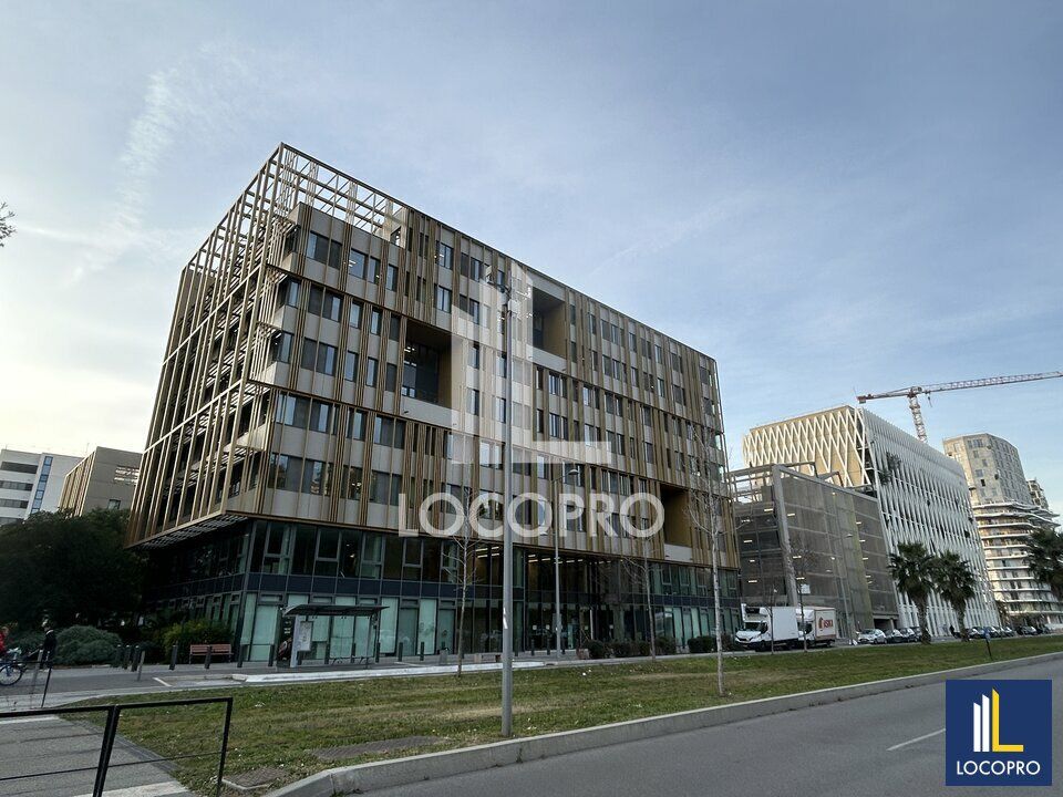 Location bureaux 2932.78 m² divisibles à partir de 73.49 m²