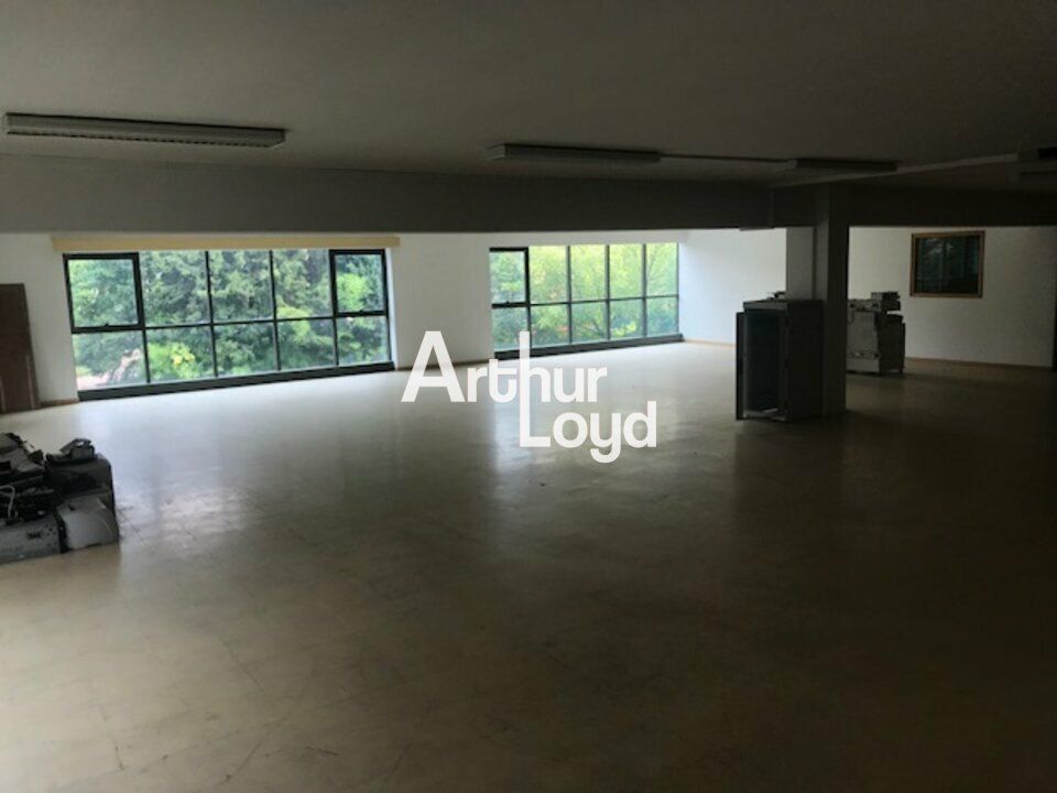 Bureaux à louer 300 m² Grasse - Proche accès direct A8