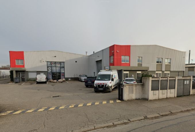 Location local 1051 m² à Chassieu