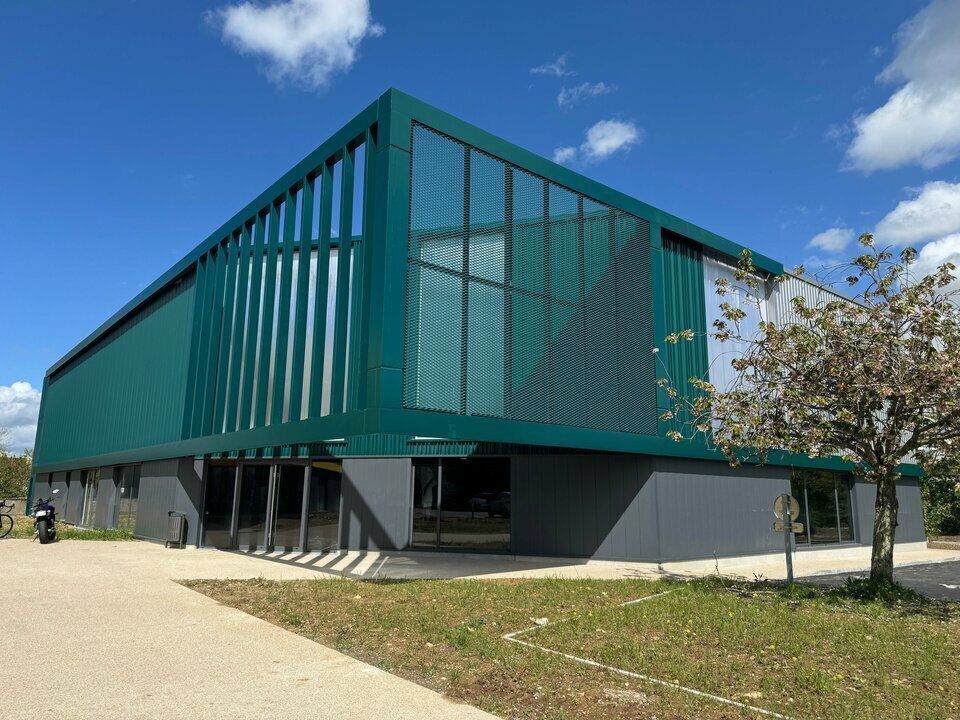 Location local commercial 979 m² non divisibles