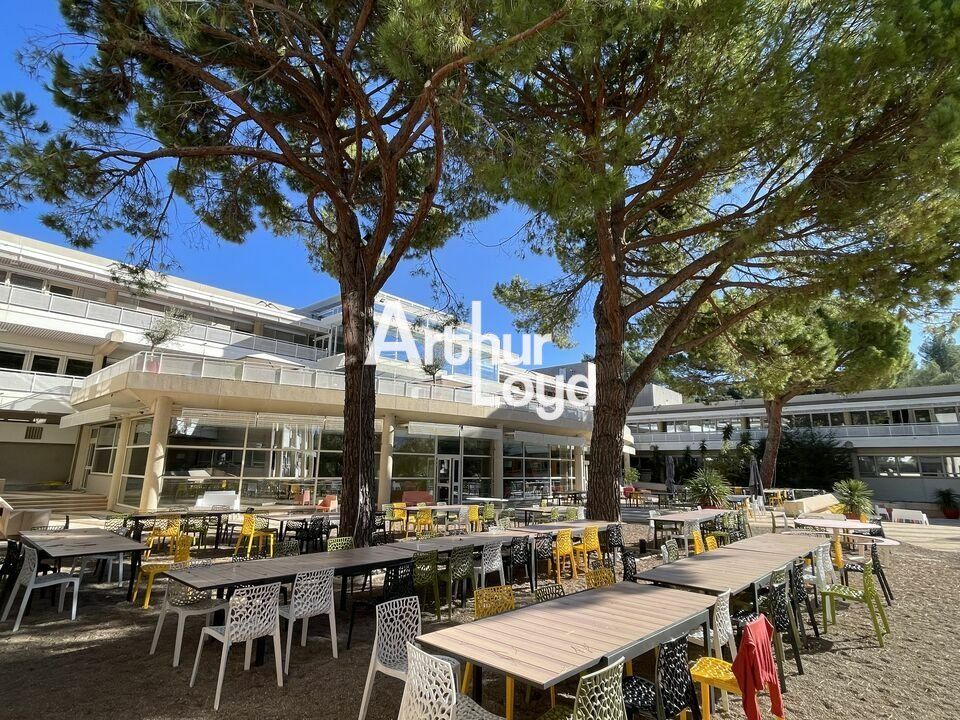 Location bureaux 3645.5 m² divisibles à partir de 72 m²