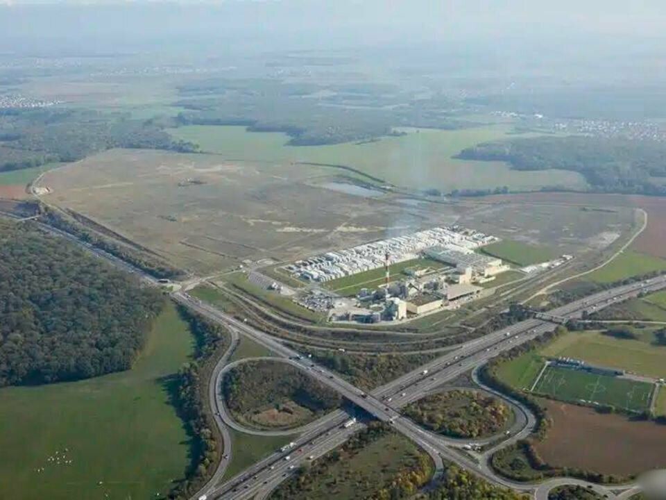 Location entrepot 36000 m² non divisibles