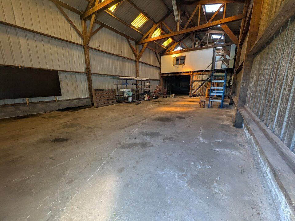 Vente local d''activites 600 m² non divisibles