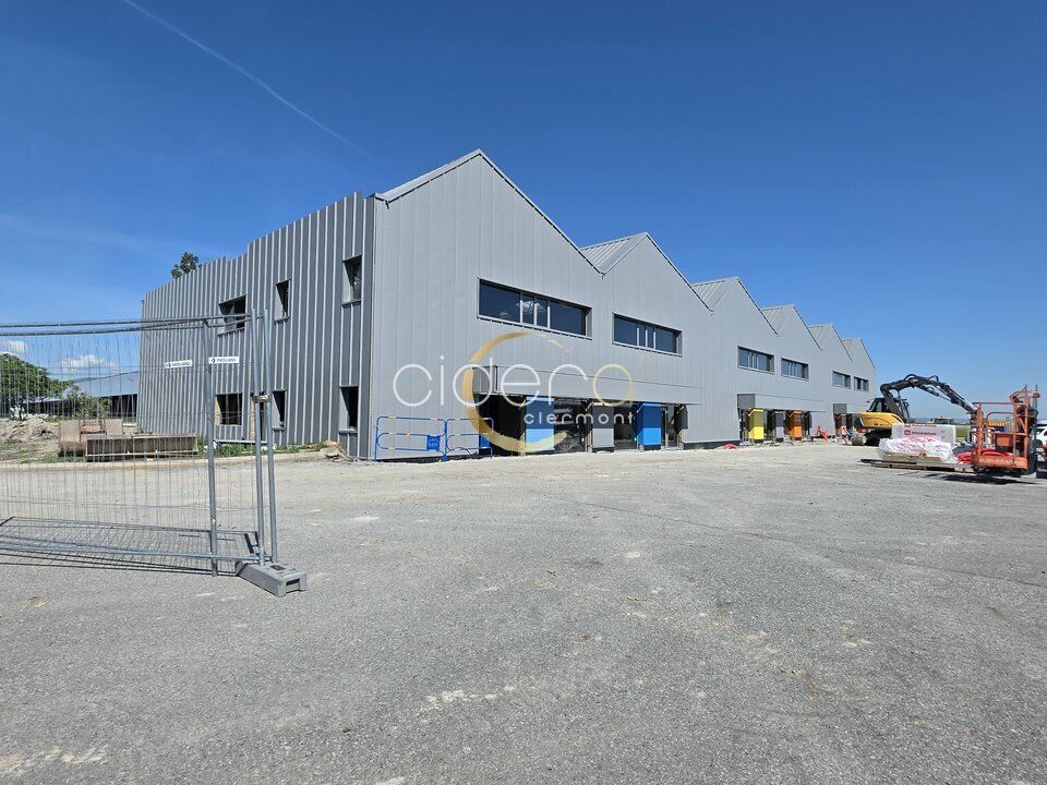 Location local d''activites 809 m² divisibles à partir de 269 m²
