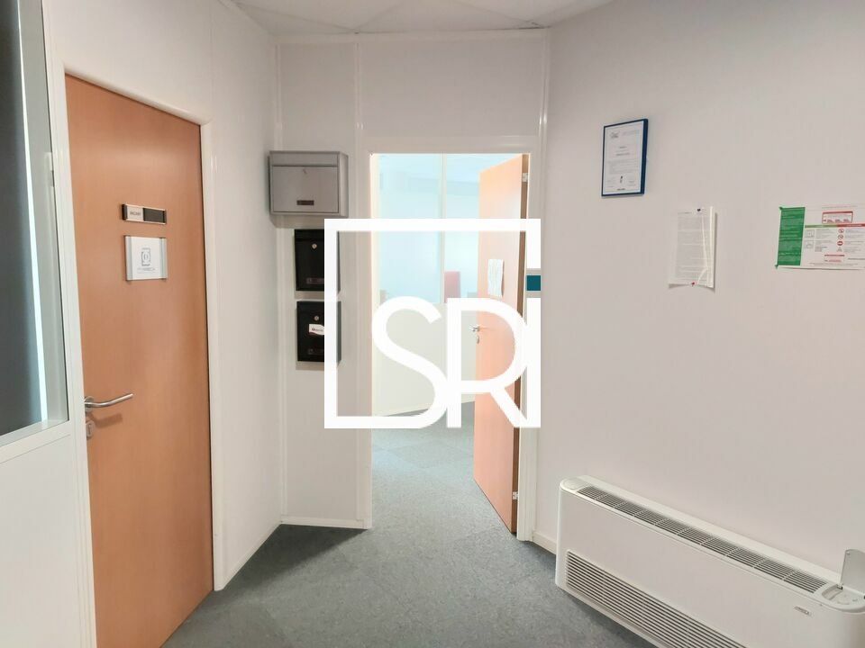LOCATION - BUREAUX INDIVIDUELS - 18 M² - COURNON D'AUVERGNE 63800