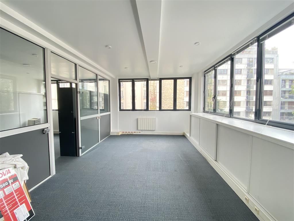 Location Bureaux 74 m² non divisibles