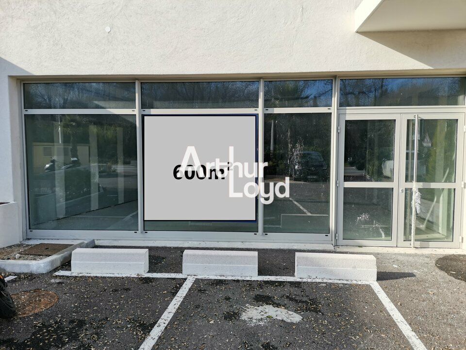 LOCAL COMMERCIAL 1200M² EMPLACEMENT N°1 DIVISBLE ERP