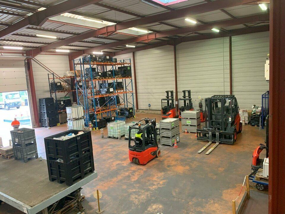 Location local d''activites 2784 m² divisibles à partir de 1292 m²