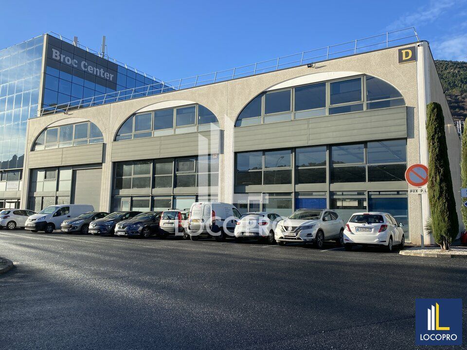 Location local d''activites 1966 m² non divisibles