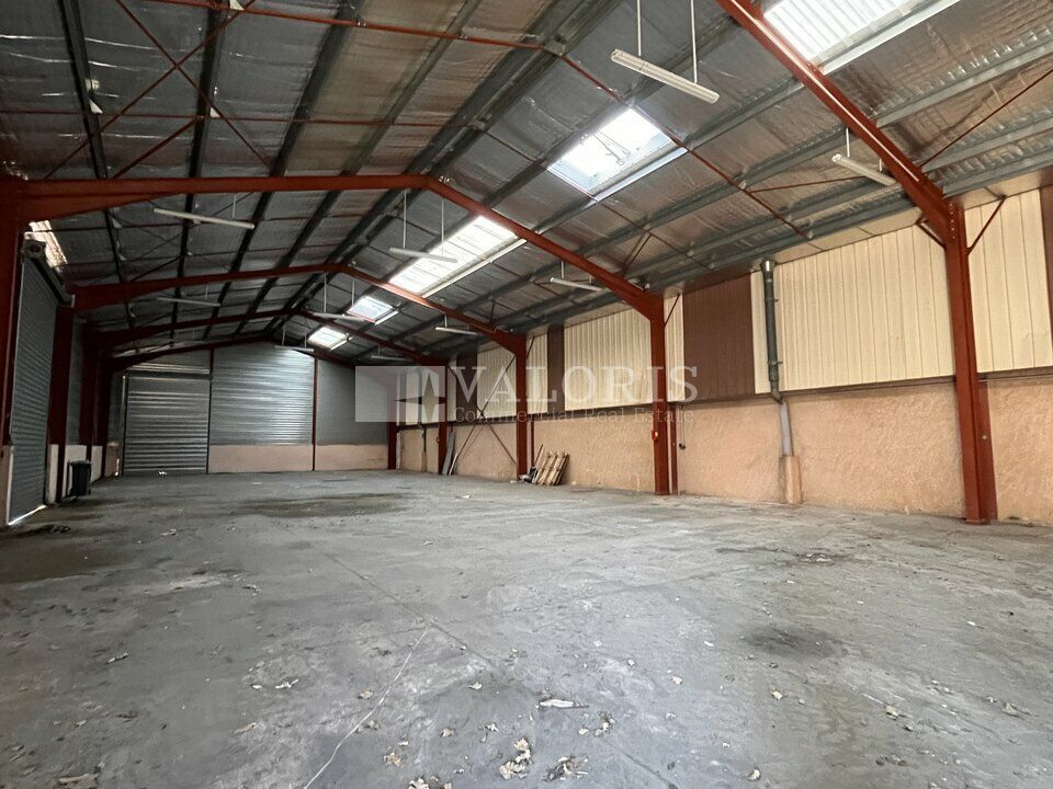 Valoris Real Estate vous propose à la location des cellules de stockage à Flassans-sur-Issole, a proximité de la Route Nationale 7.