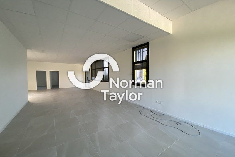 Location bureaux 385 m² divisibles à partir de 61.6 m²