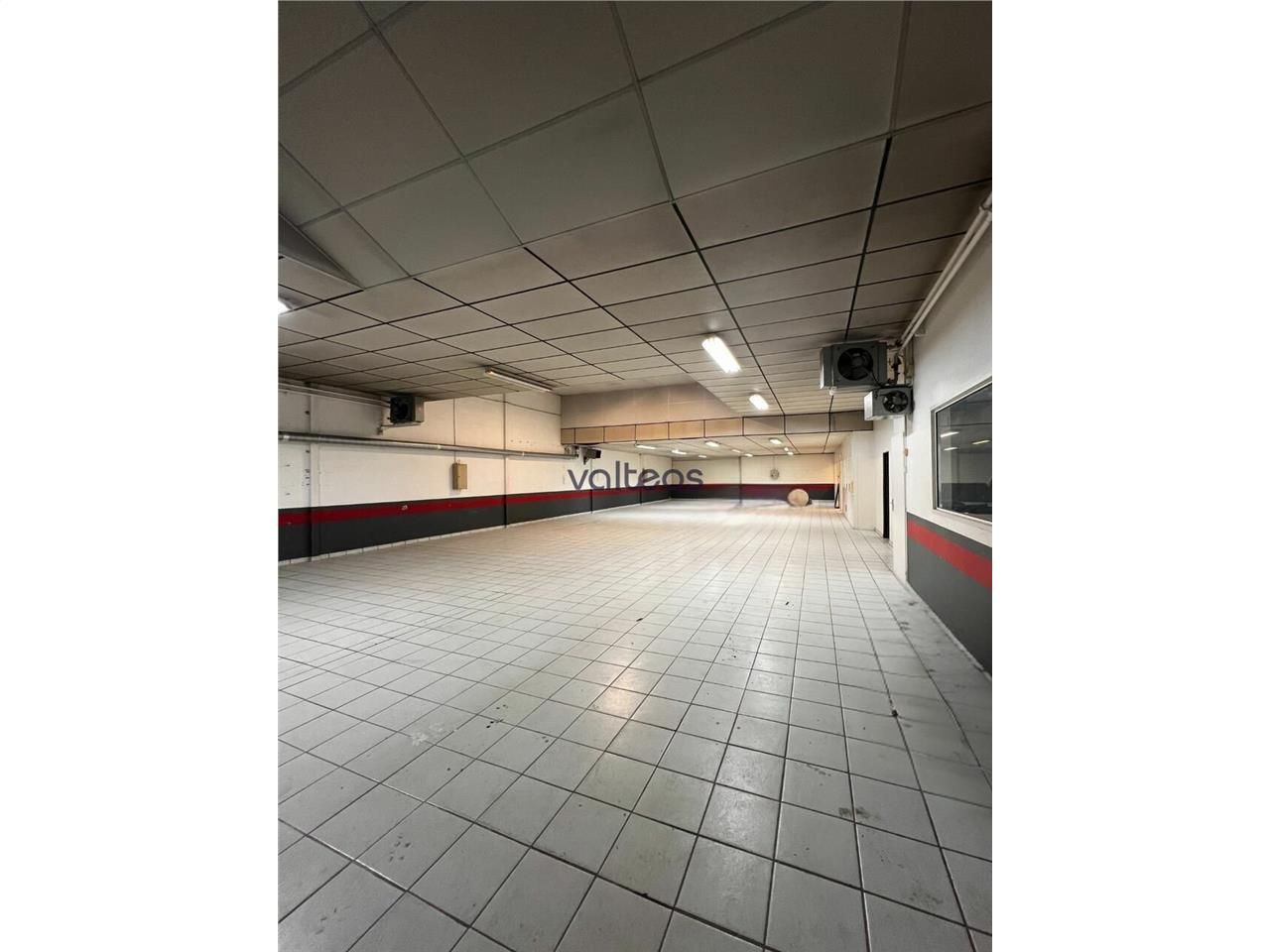  Local d'activités / Entrepôt, 400 m²