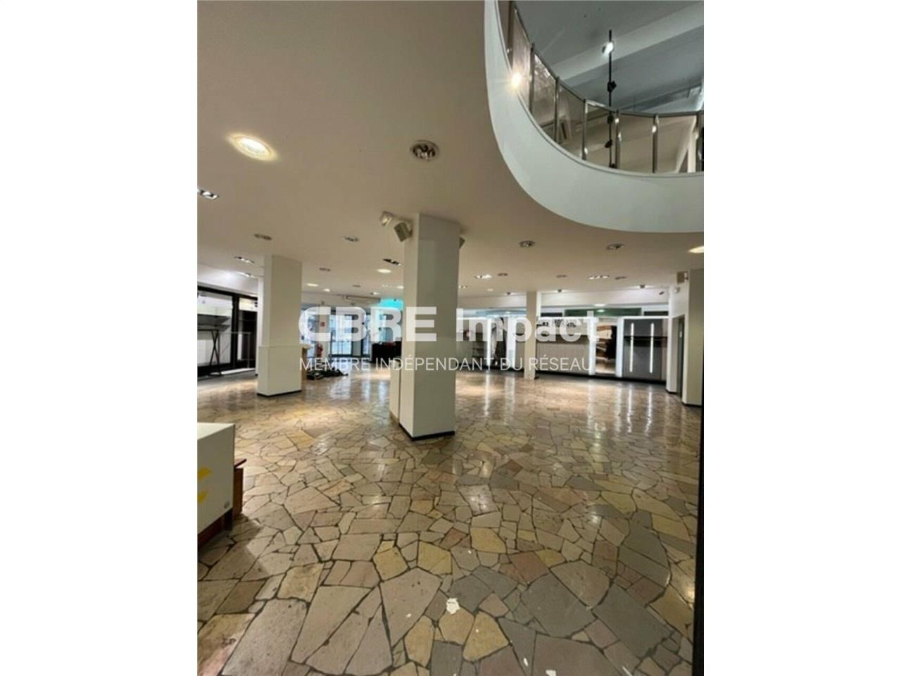 Vente local commercial 899 m² non divisibles