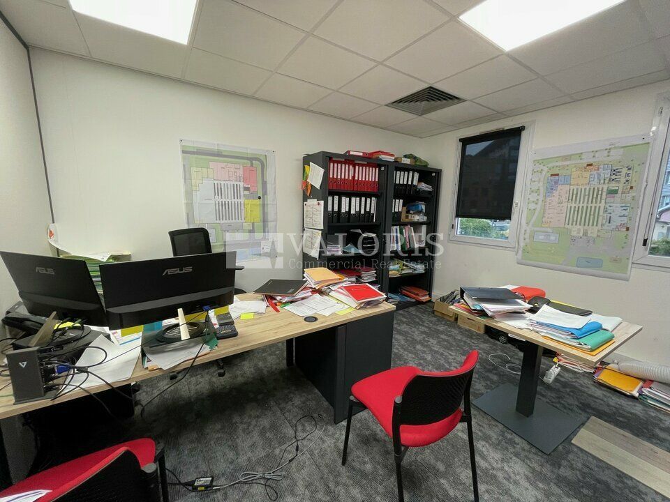 Valoris Real Estate vous propose à la location une surface de bureaux entièrement rénovés sur Gerland. 