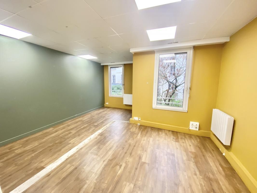Location Bureaux 100 m² non divisibles