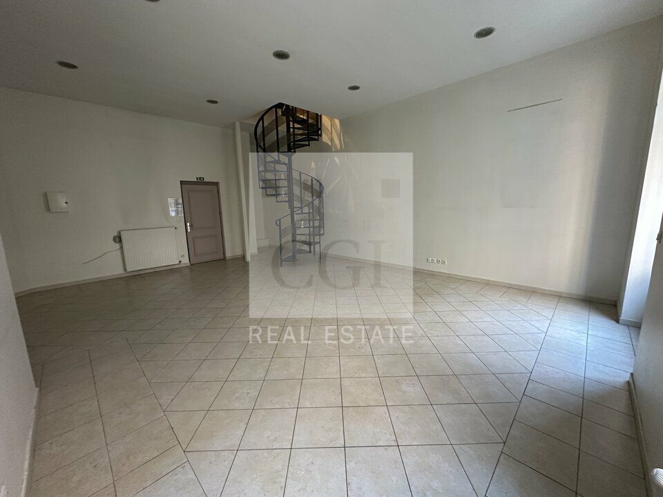 À Louer : Bureaux en Duplex entre Brotteaux et Foch  avec Garage