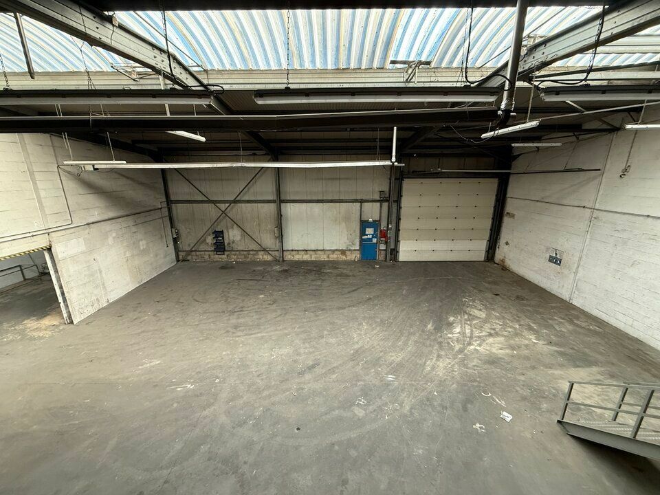 Location local d''activites 640 m² non divisibles