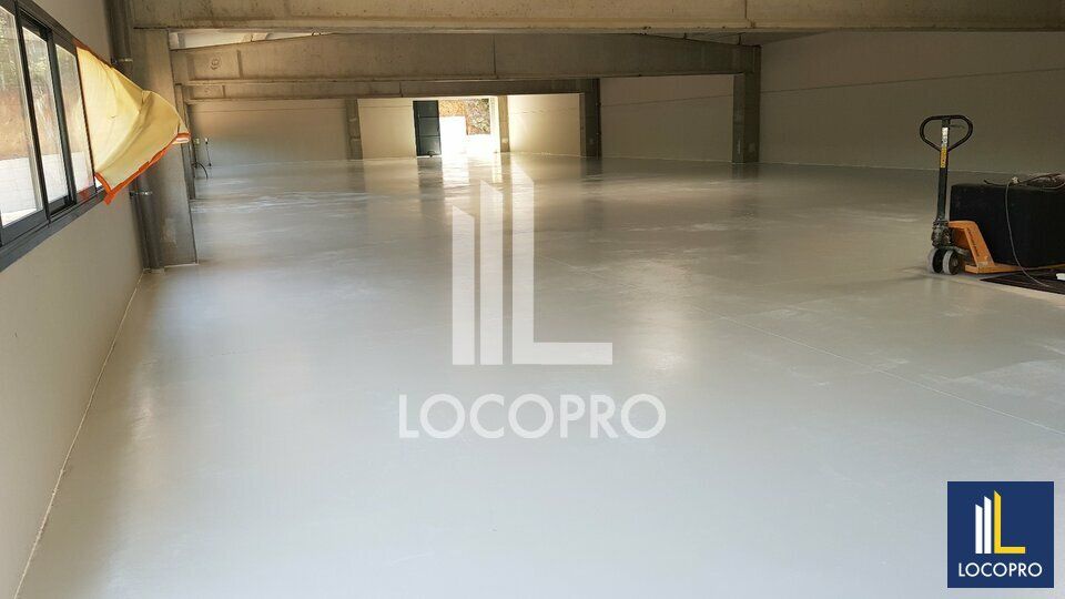 A LOUER Local d'activité d'environ 578m2 situé dans la ZI PICOURENC à PEYMEINADE