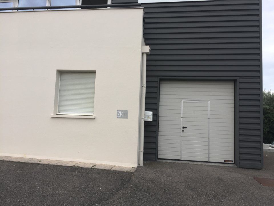 Location local d''activites 201.21 m² non divisibles