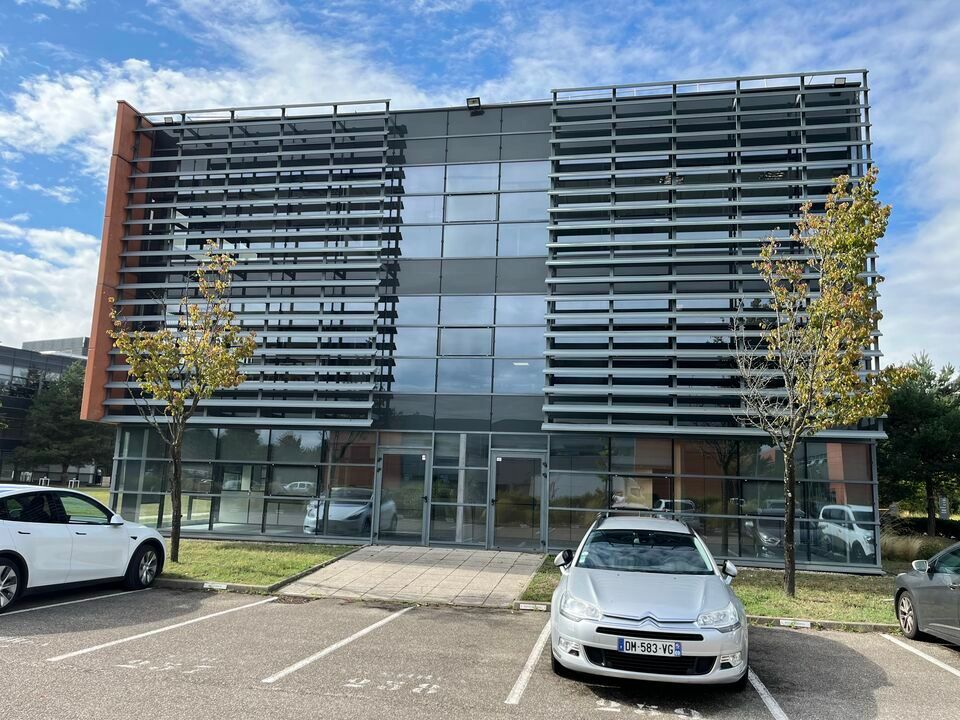À Louer : Bureaux Aménagés et Climatisés – Saint-Priest, Immeuble Tertiaire