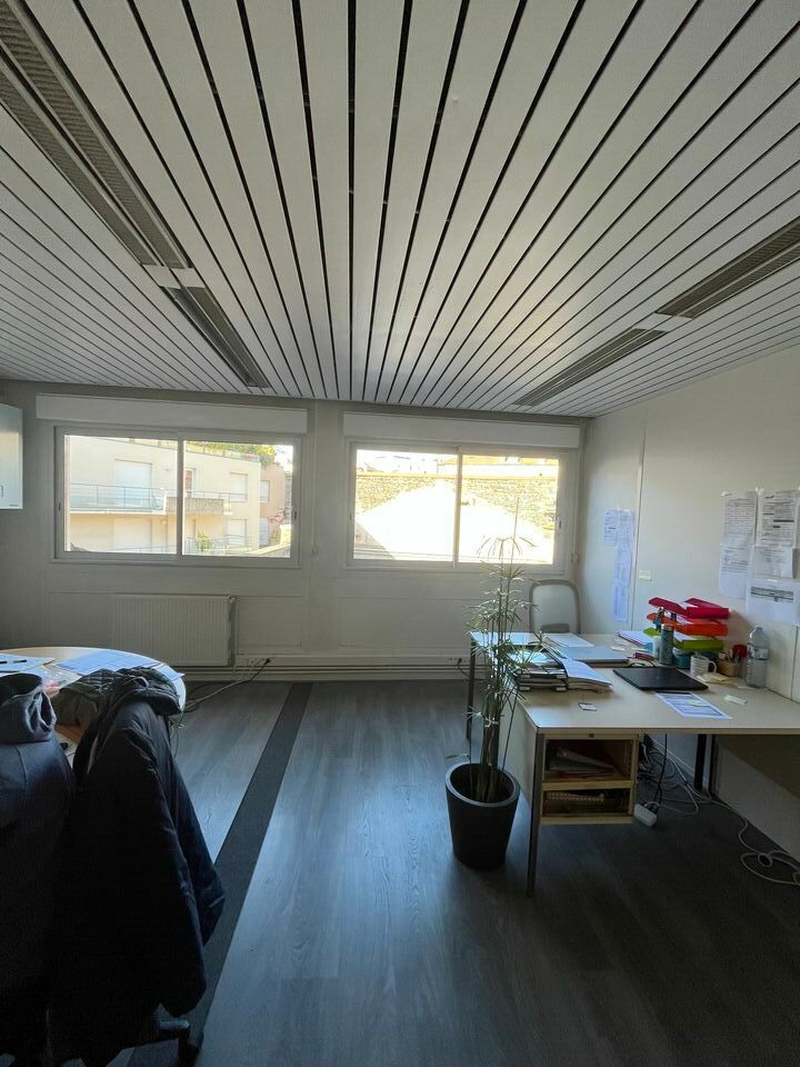 172 m² de bureaux à LOUER R+1 (non PMR) Salins - 6 parkings