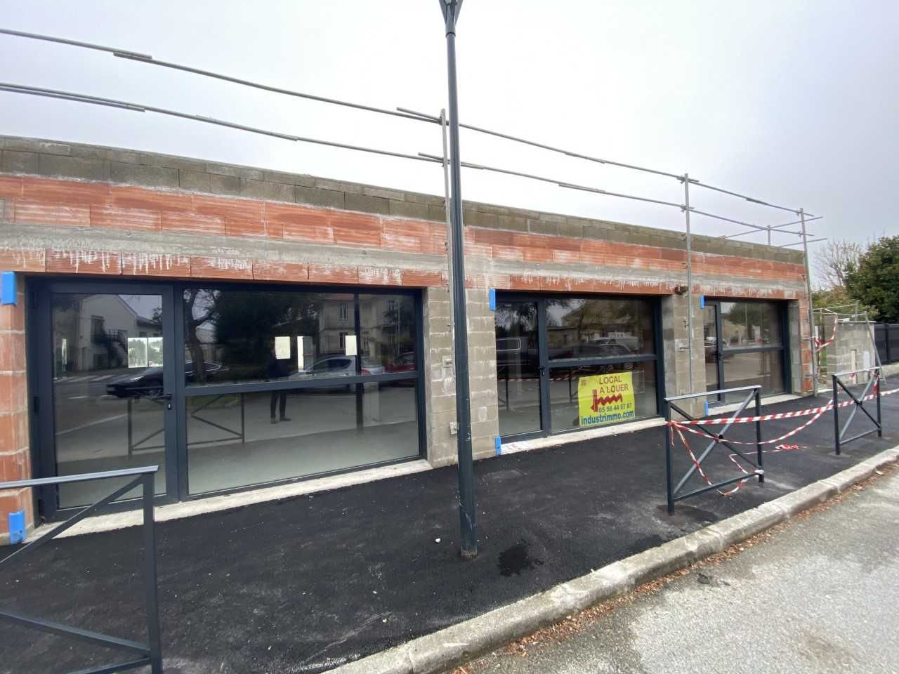 Location local commercial 75 m² à Fargues-Saint-Hilaire