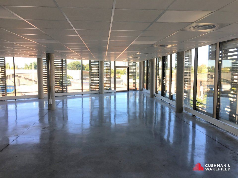 BUREAUX À  LOUER À MERIGNAC, surface totale de 1 288 m² divisibles à compter de 85 m² 