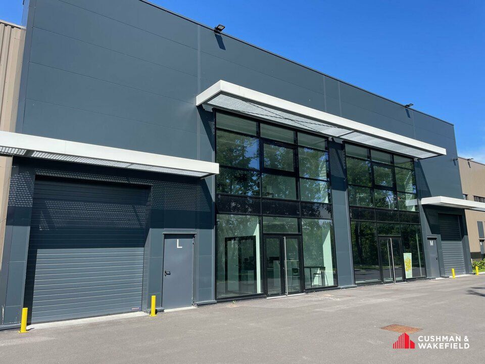 Location local d''activites 1341 m² divisibles à partir de 219 m²
