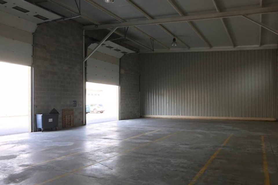 Location local d''activites 420 m² non divisibles