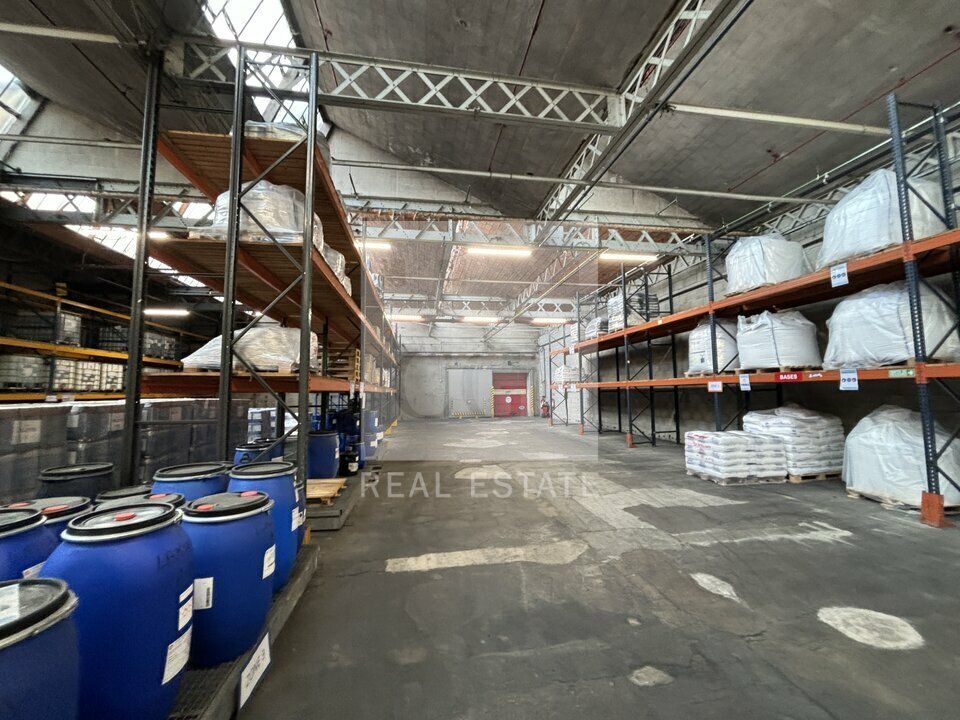 Location local d''activites 2128.9 m² divisibles à partir de 379 m²