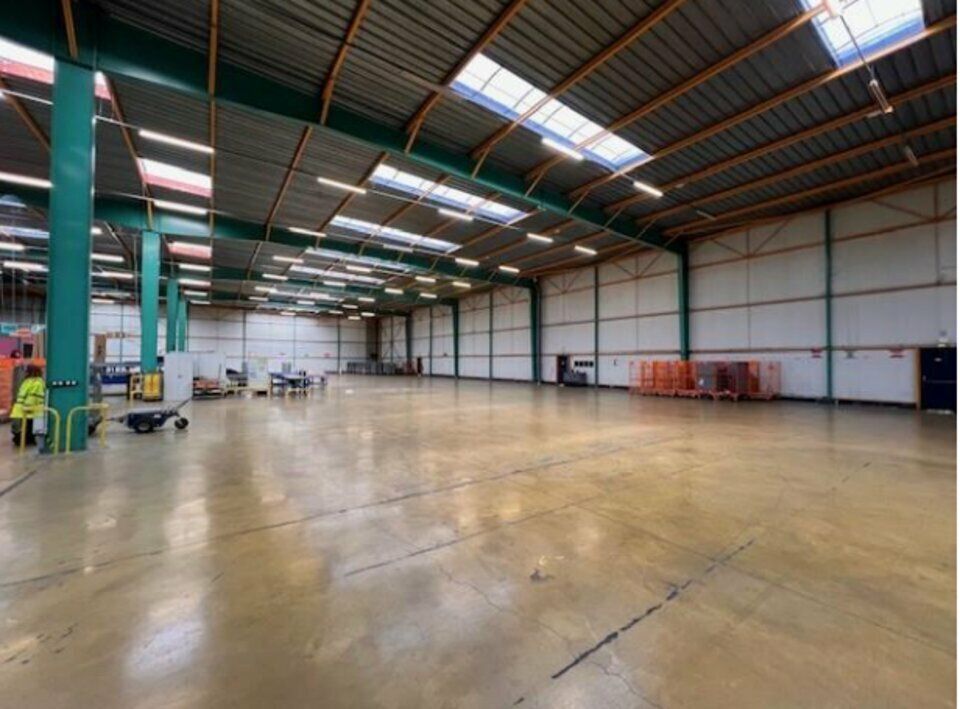 Location entrepot 3000 m² non divisibles