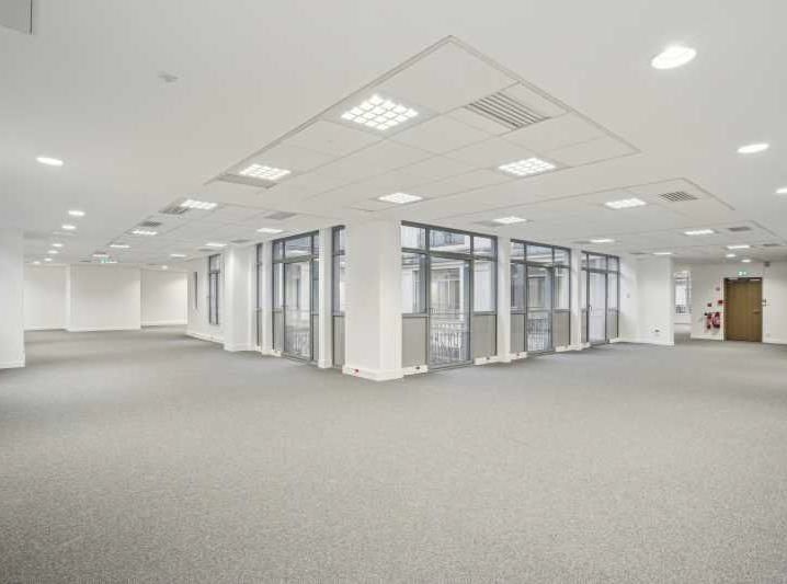 Location bureaux 712 m² non divisibles