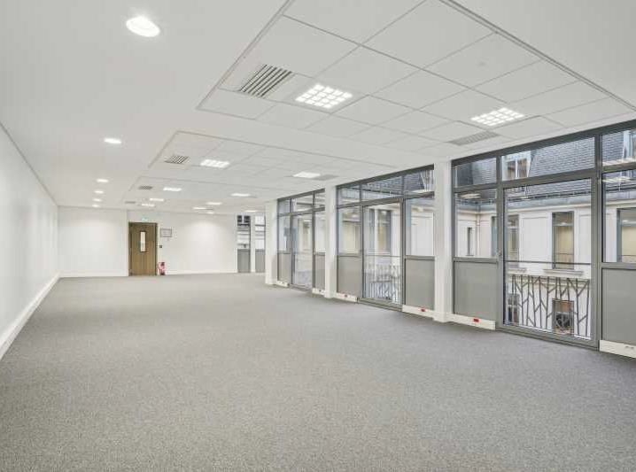 Location bureaux 712 m² non divisibles