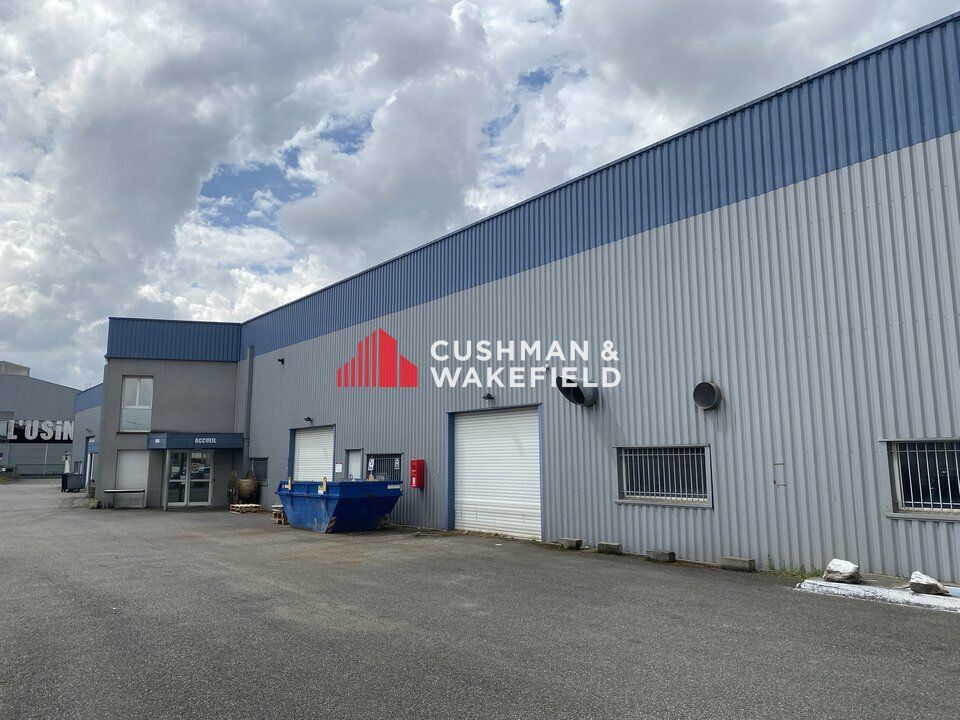 Location local d''activites 700 m² non divisibles