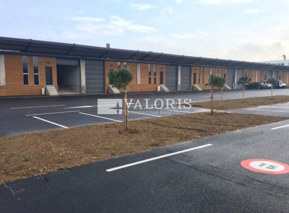 Vente local d''activites 844.4 m² divisibles à partir de 215.19 m²