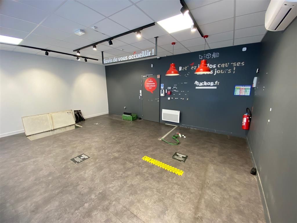 Location local commercial 104 m² non divisibles
