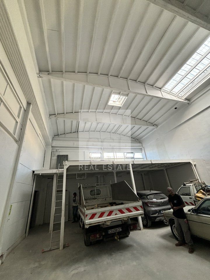 À Louer : Locaux d'Activités dans Parc Neuf à Villefranche-sur-Saône - 3 Lots Disponibles