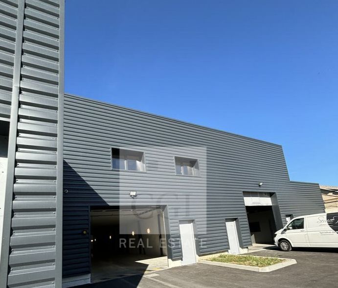 Vente local d''activites 621.9 m² divisibles à partir de 186.2 m²