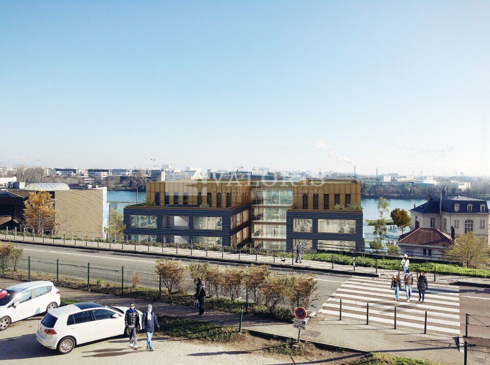 Disponible en BEFA, au pied de l'A7 et à 20 min à pied du métro B - Oullins